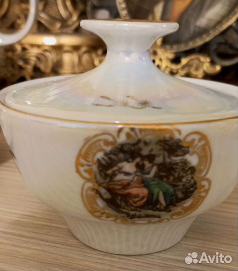 Винтажный кофейный сервиз, мадонна