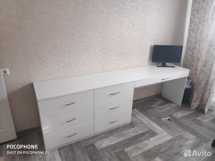 Письменный стол совмещенный с комодом