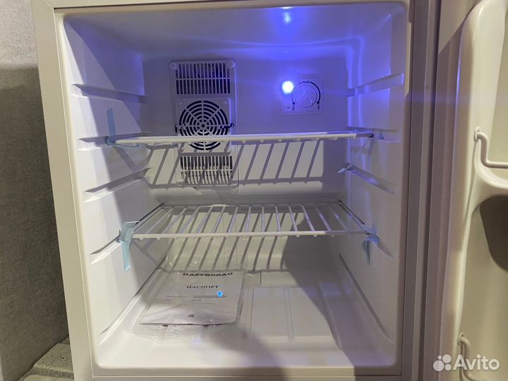 Холодильник компактный Gastrorag BC-42B белый