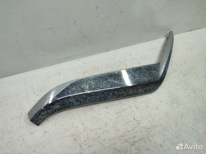 Молдинг юбки бампера передний левый Toyota Land