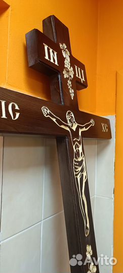 Деревянный крест на могилу