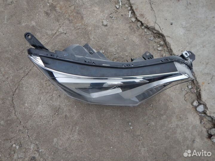 Фара правая LED Toyota RAV 4