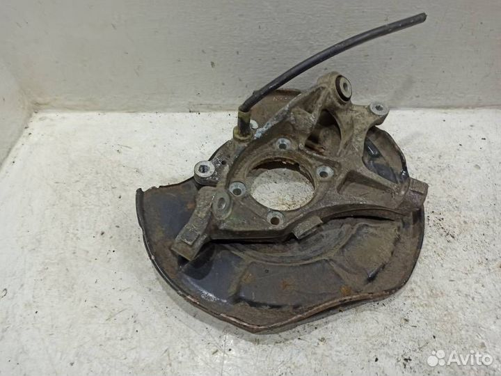 Кулак задний левый A2113508308