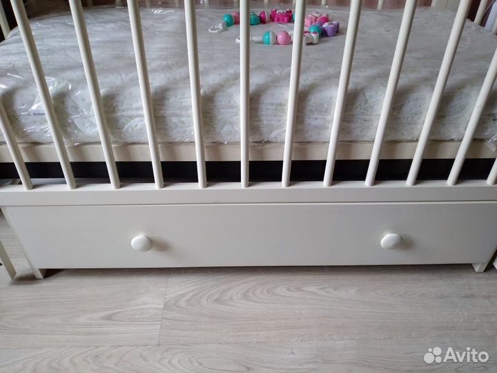 Детская кроватка. Маятник. Бельевой ящик