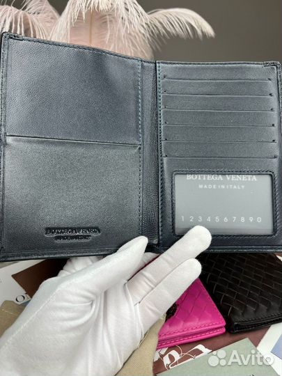 Обложка Bottega Veneta. Натуральная кожа