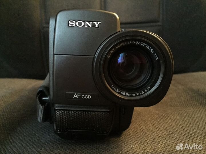 Видеокамера Sony-CCD-TR402E