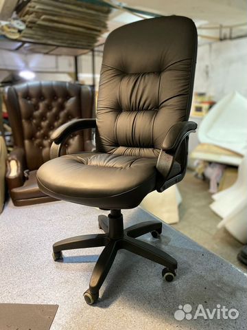 Офисное кресло