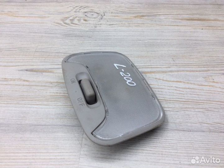 Плафон салонный Mitsubishi Pajero Sport K9