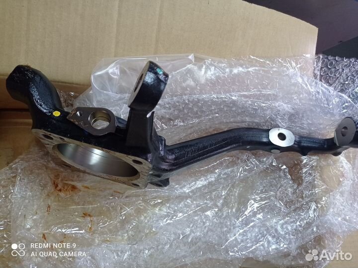 Поворотный кулак передний левый hilux 05-16