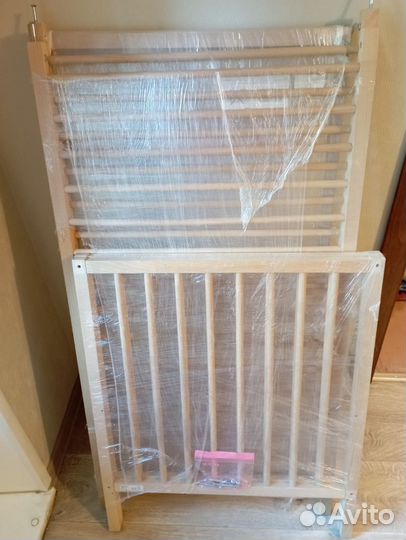 Детская кроватка с матрасом