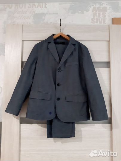 Костюм школьный для мальчика 128-130см. серый