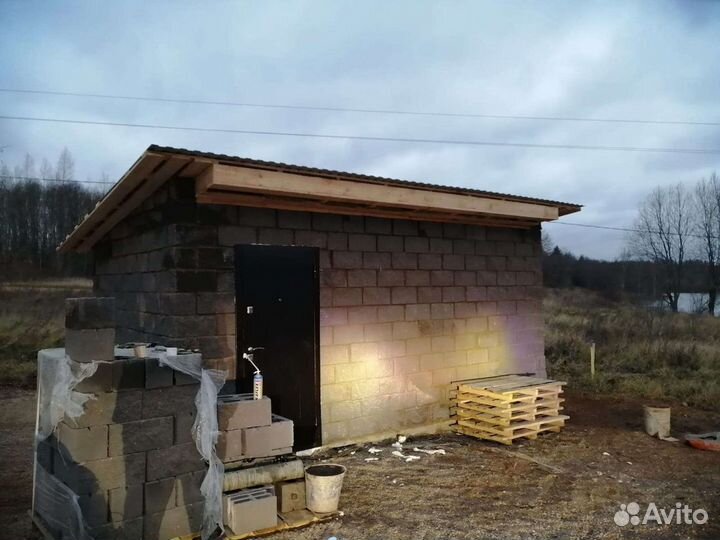 Бригада рабочих выполнит работы по укладки кровли