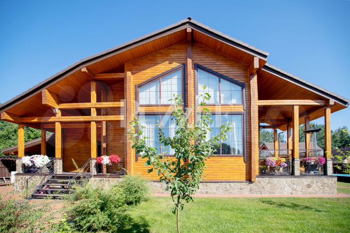 Дом 274 м² на участке 10,9 сот.