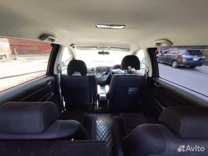Аренда авто Toyota Wish 6 мест