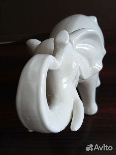 Слон фарфоровый белый