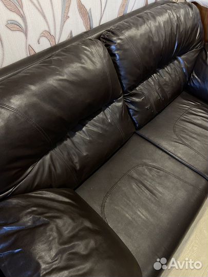 Кожаный диван