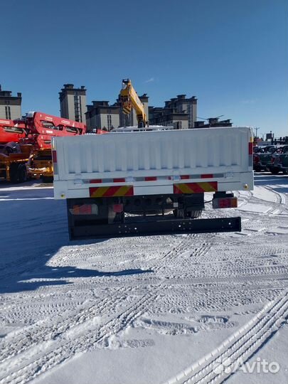 Бортовой грузовик Isuzu Elf с КМУ XCMG, 2024