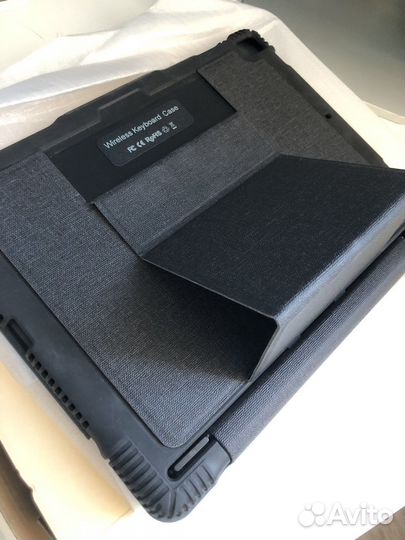 Чехол для iPad 9.7 с клавиатурой