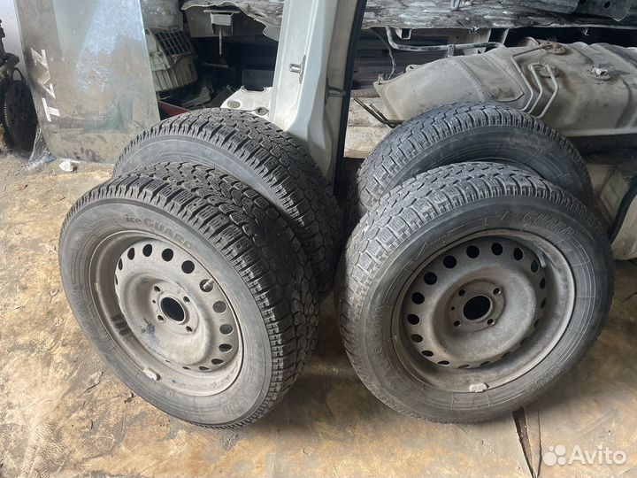 Yokohama 104ZR 195/65 R15