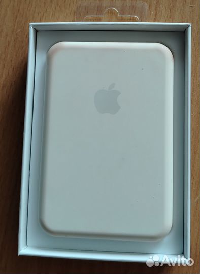 Повер банк для айфона магнитный