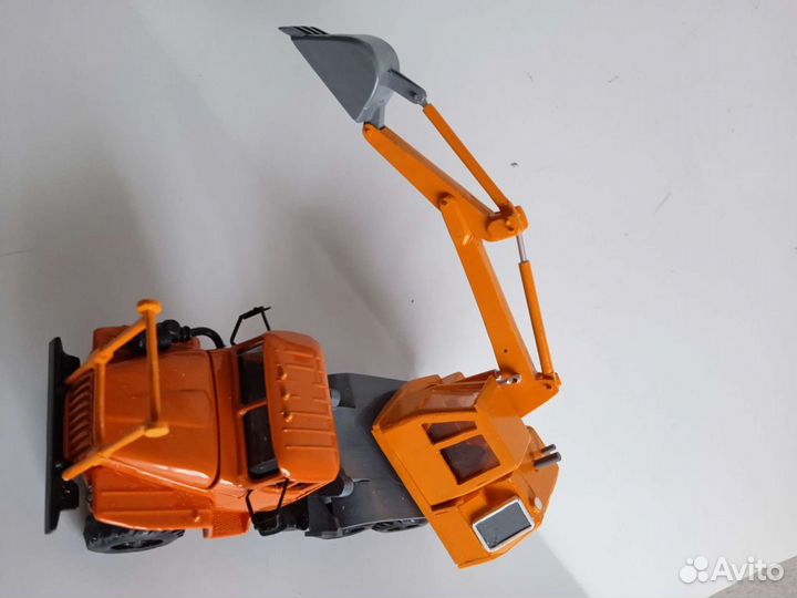 Экскаватор