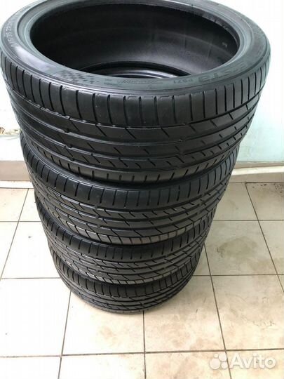 Kumho Ecsta PS71 245/35 R20
