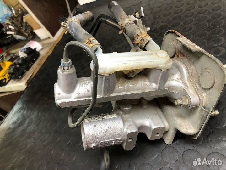 Главный тормозной цилиндр Lexus Rx 2