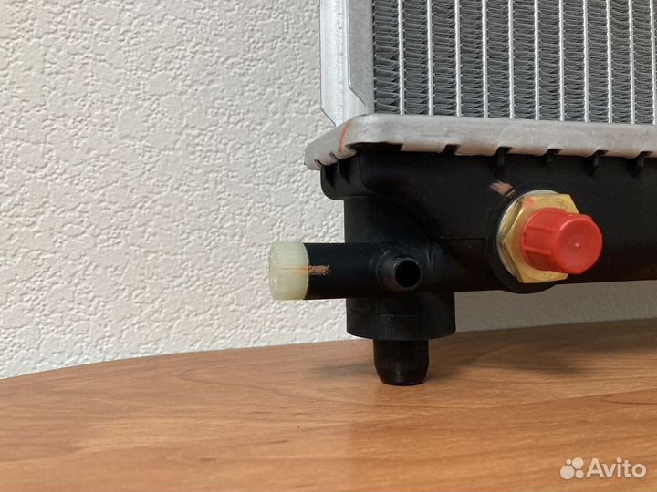 Радиатор охлаждения Мерседес W201 1.8/2.0 1982-199