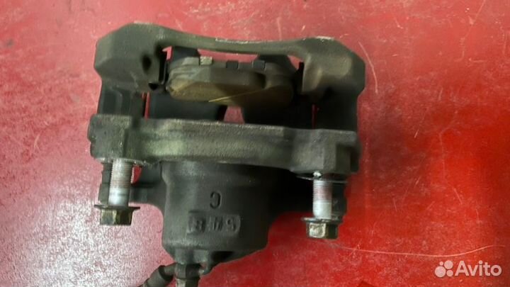 Суппорт передний левый Toyota Crown GRS180