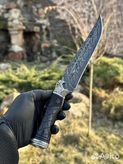 Нож гюрза из дамасской стали