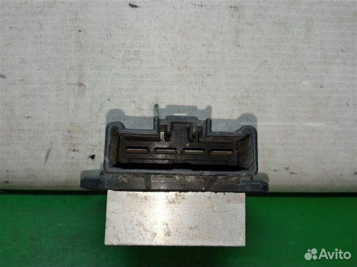 Резистор отопителя Mitsubishi Pajero V75W