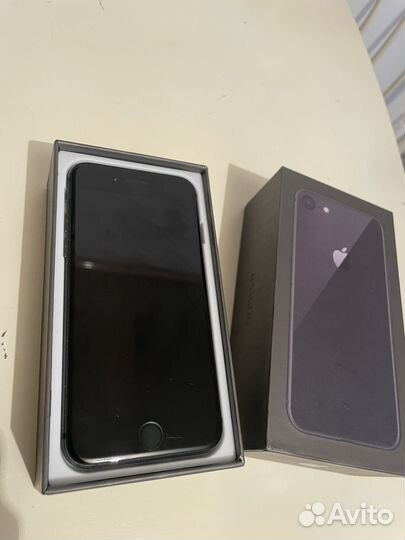 iPhone 8, 64 ГБ