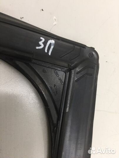 Уплотнитель двери задний правый (Jaguar XF)