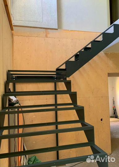 Лестничиный металлокаркас