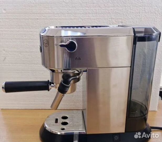 Кофеварка Delonghi EC685.M