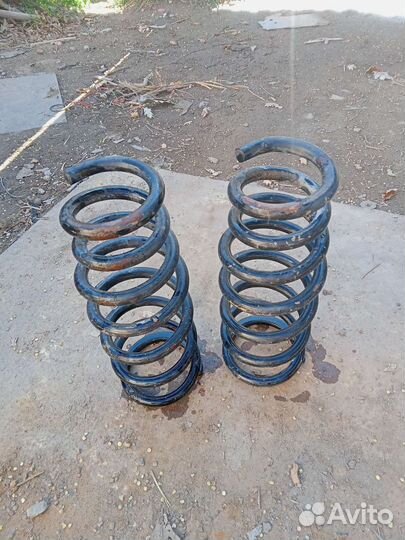 Пружины задние на toyota mark II 110