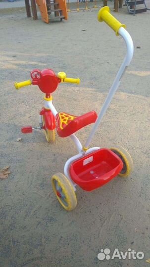 Трехколесный велосипед