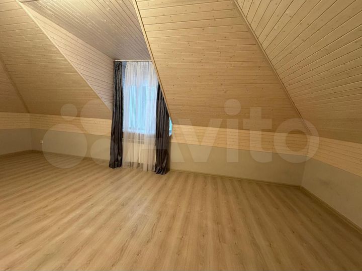 2-к. квартира, 80 м², 4/4 эт.