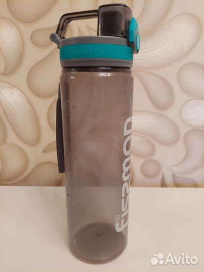 Спортивная бутылочка для воды