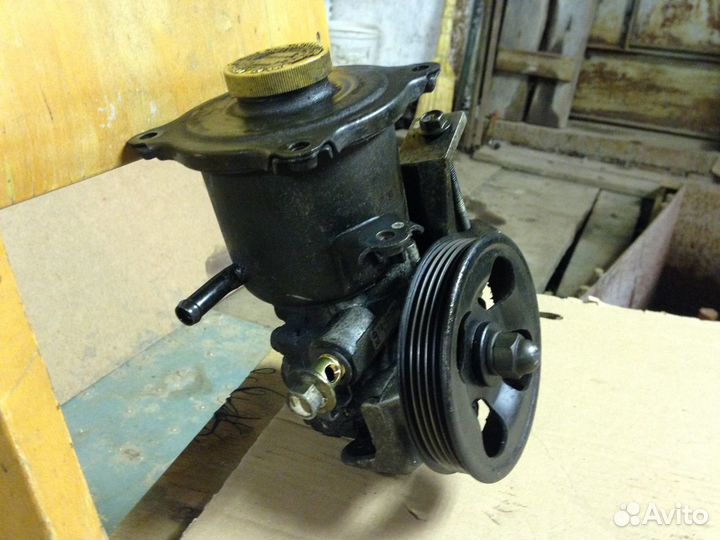 Насос гур Subaru Forester первого поколения