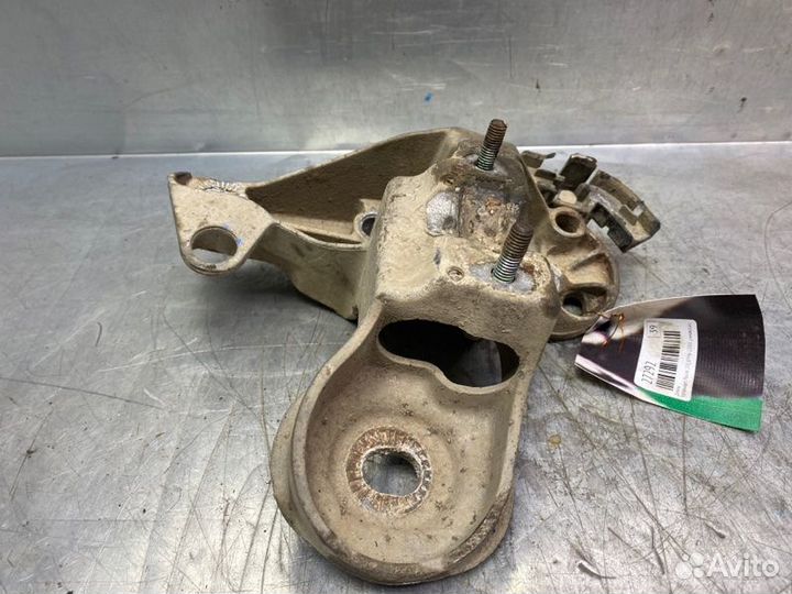 Кронштейн опоры двигателя Volkswagen Passat B5