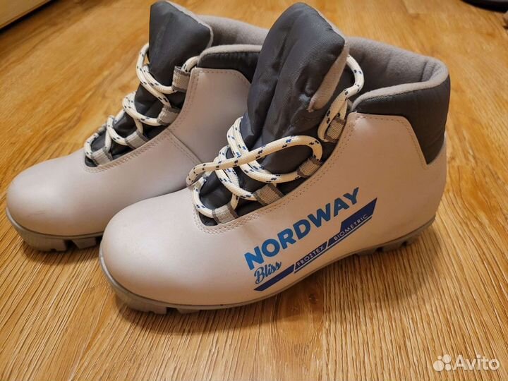 Лыжные ботинки