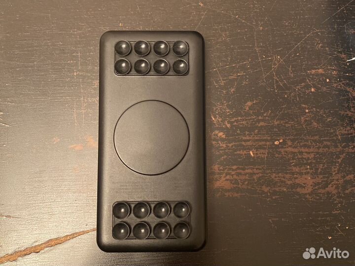 Паурбанк с беспроводной зарядкой