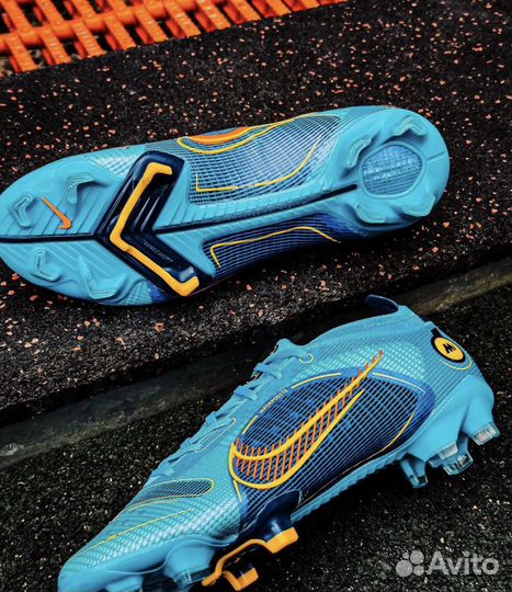 Футбольные бутсы Nike