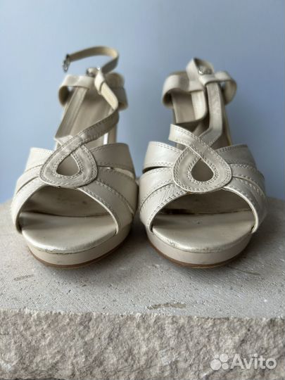 Кожаные босоножки 39