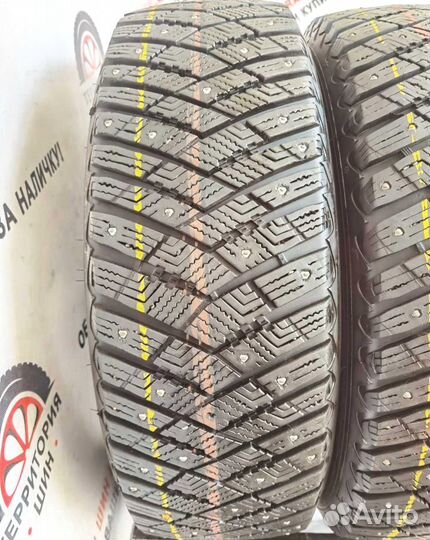 Goodyear UltraGrip 215/65 R17 96N