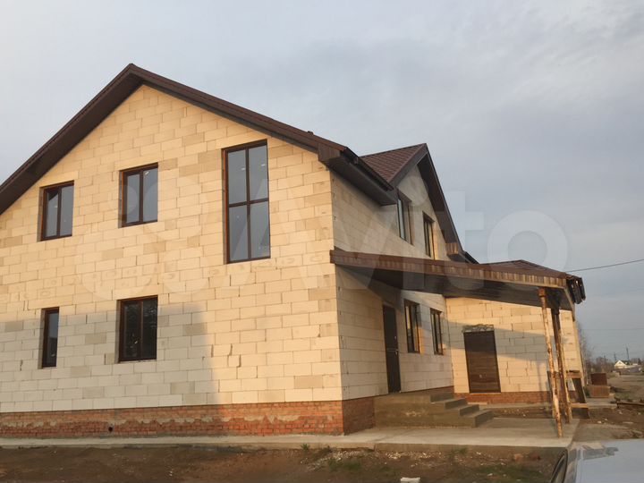 Коттедж 250 м² на участке 8 сот.