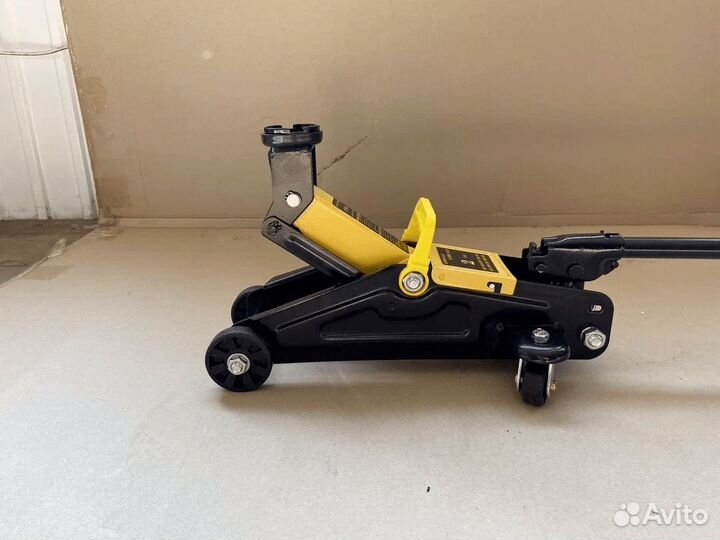 Домкрат подкатной 2 т