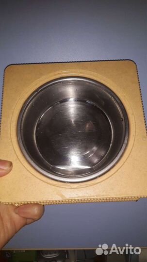 Миска на подставке