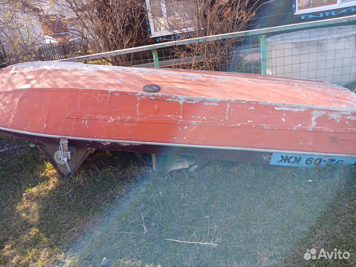 Продам моторную лодку Крым 3